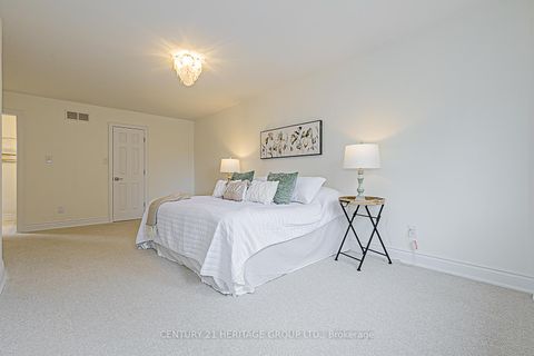 Photo 24 at 35 Buchanan Crescent, Aurora Village, Aurora