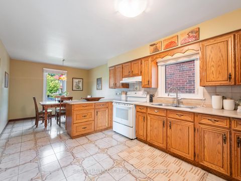 Photo 9 at 139 Floyd Avenue, Broadview North, Toronto