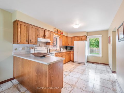 Photo 11 at 139 Floyd Avenue, Broadview North, Toronto