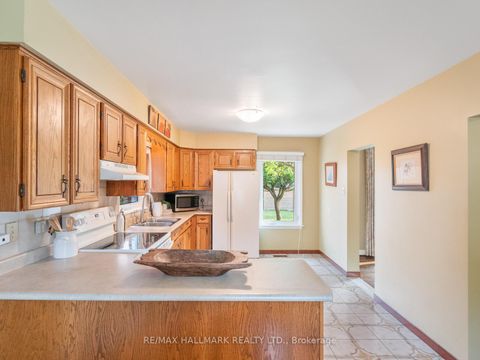 Photo 12 at 139 Floyd Avenue, Broadview North, Toronto