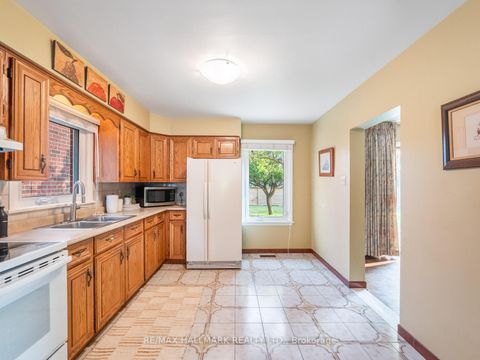 Photo 13 at 139 Floyd Avenue, Broadview North, Toronto