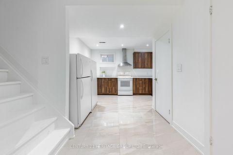 Photo 26 at 16 Wainwright Avenue, North Richvale, Richmond Hill