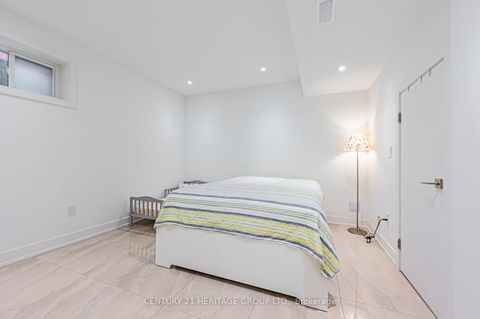 Photo 33 at 16 Wainwright Avenue, North Richvale, Richmond Hill