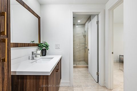 Photo 34 at 16 Wainwright Avenue, North Richvale, Richmond Hill