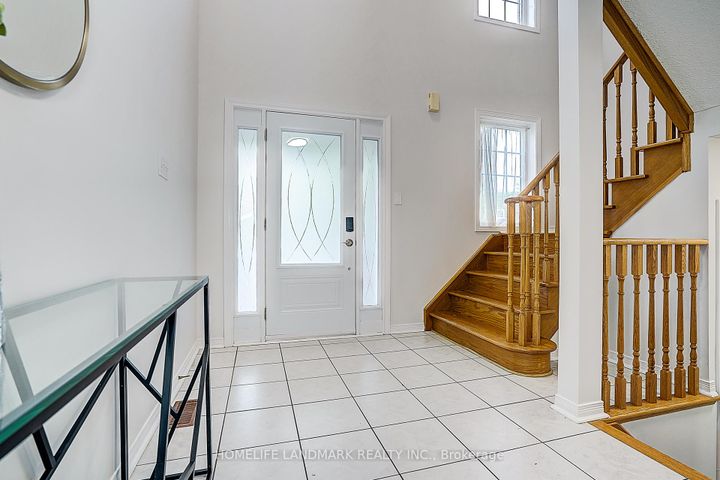 Photo 2 at 124 King William Crescent, Langstaff, Richmond Hill