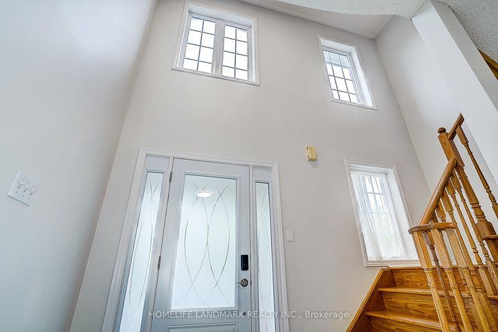 Photo 3 at 124 King William Crescent, Langstaff, Richmond Hill