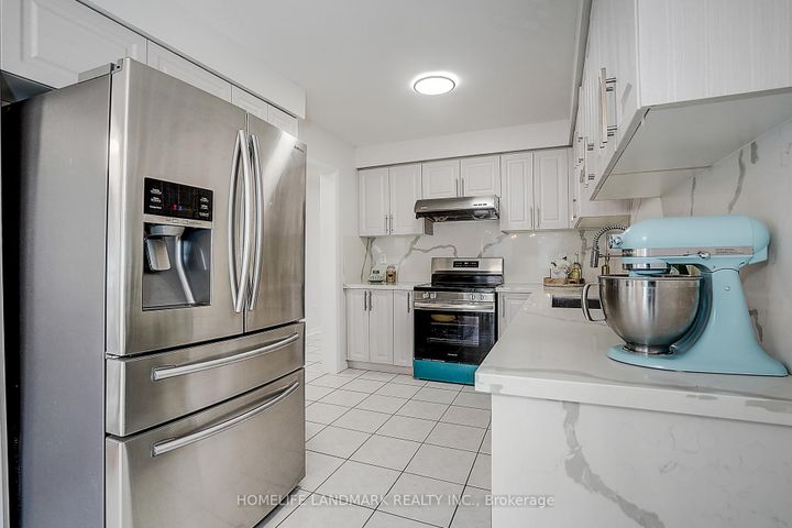 Photo 12 at 124 King William Crescent, Langstaff, Richmond Hill