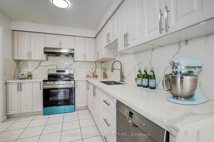 Photo 13 at 124 King William Crescent, Langstaff, Richmond Hill