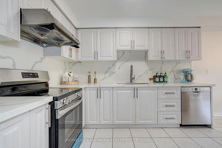 Photo 16 at 124 King William Crescent, Langstaff, Richmond Hill