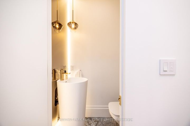 Photo 3 at 414 Bedford Park Avenue, Nortown, Toronto
