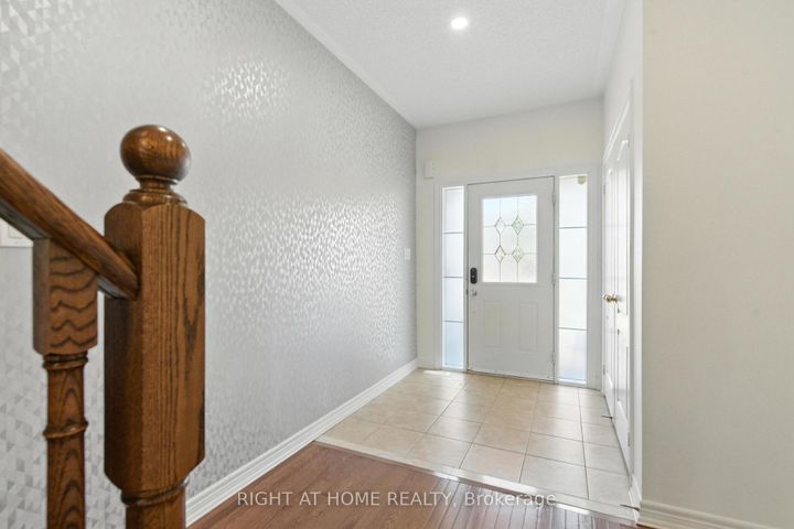 Photo 3 at 215 Canada Drive, Vellore Village, Vaughan