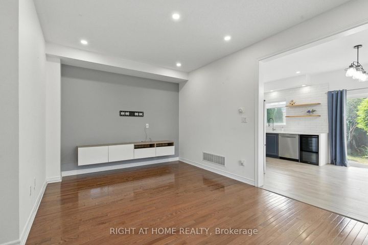Photo 6 at 215 Canada Drive, Vellore Village, Vaughan