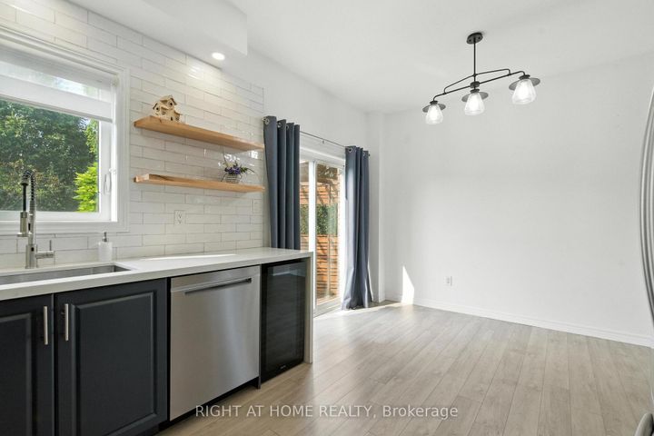 Photo 11 at 215 Canada Drive, Vellore Village, Vaughan