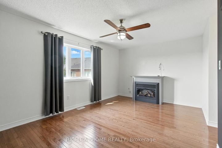 Photo 17 at 215 Canada Drive, Vellore Village, Vaughan