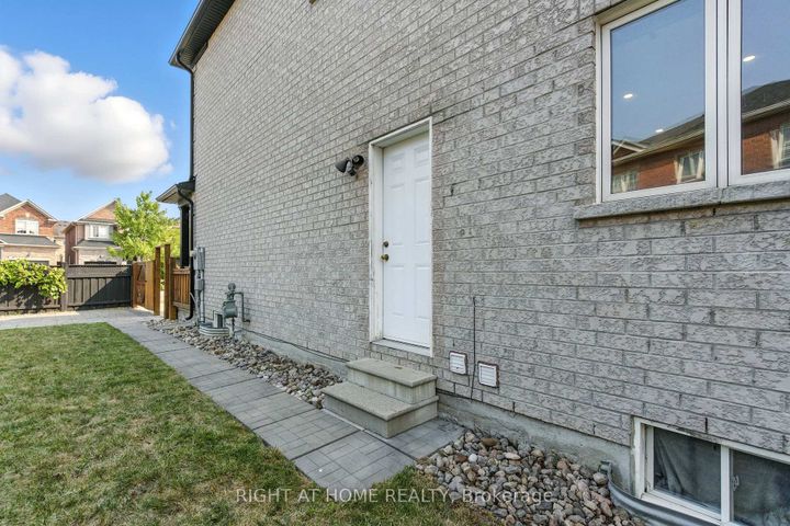 Photo 35 at 215 Canada Drive, Vellore Village, Vaughan