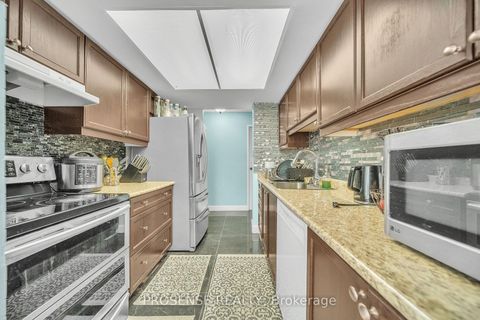 Photo 11 at 206 - 1 Rowntree Road, Jamestown, Toronto
