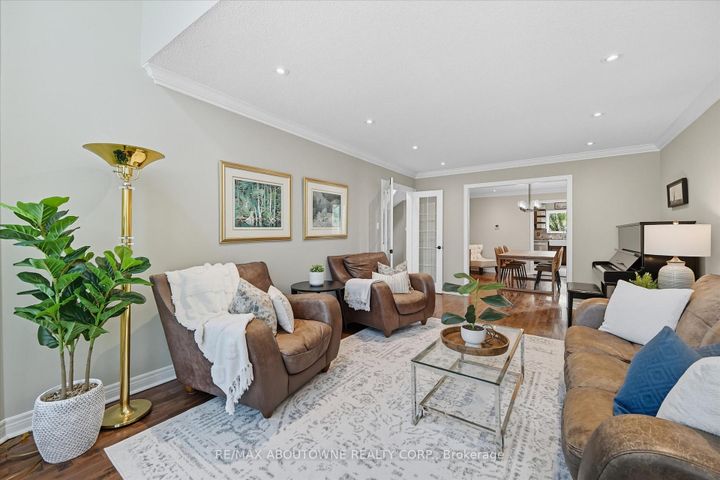 Photo 6 at 2310 Grand Ravine Drive, RO River Oaks, Oakville