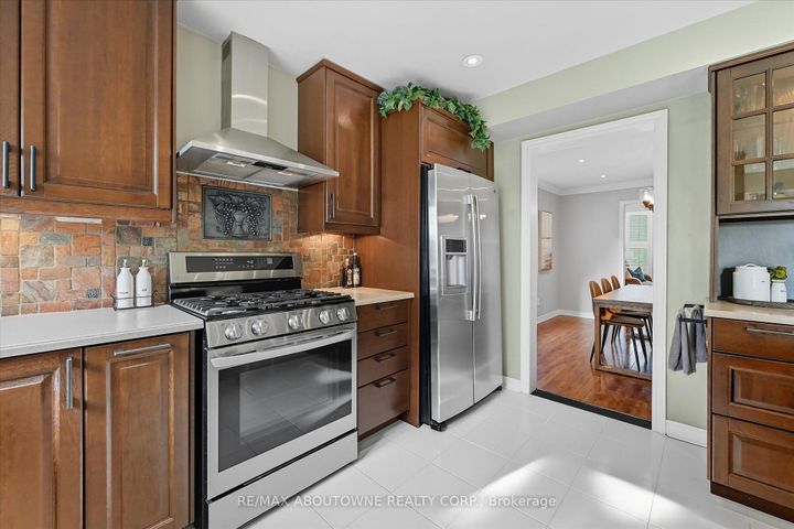 Photo 9 at 2310 Grand Ravine Drive, RO River Oaks, Oakville
