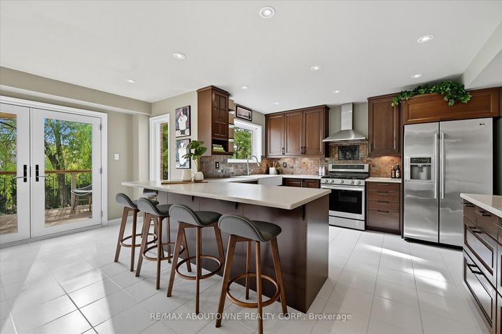 Photo 11 at 2310 Grand Ravine Drive, RO River Oaks, Oakville