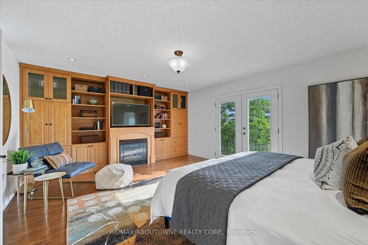 Photo 21 at 2310 Grand Ravine Drive, RO River Oaks, Oakville