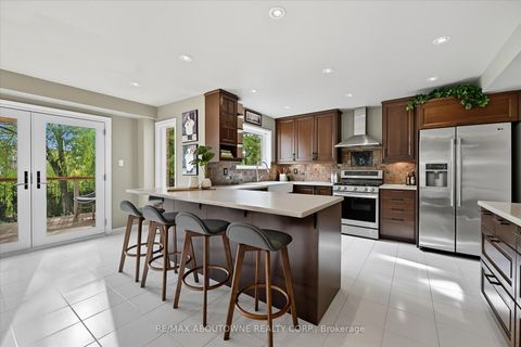 Photo 11 at 2310 Grand Ravine Drive, RO River Oaks, Oakville