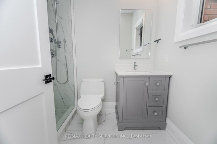 Photo 33 at 17 Edmonton Street, Bram West, Brampton