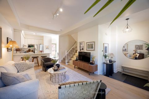 Photo 7 at 204 Gatwick Drive, RO River Oaks, Oakville