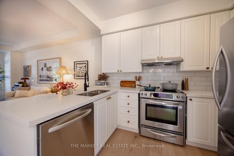 Photo 12 at 204 Gatwick Drive, RO River Oaks, Oakville