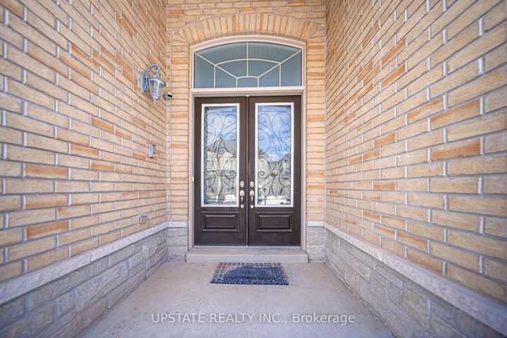 Photo 1 at 10 Agincourt Circle, Credit Valley, Brampton