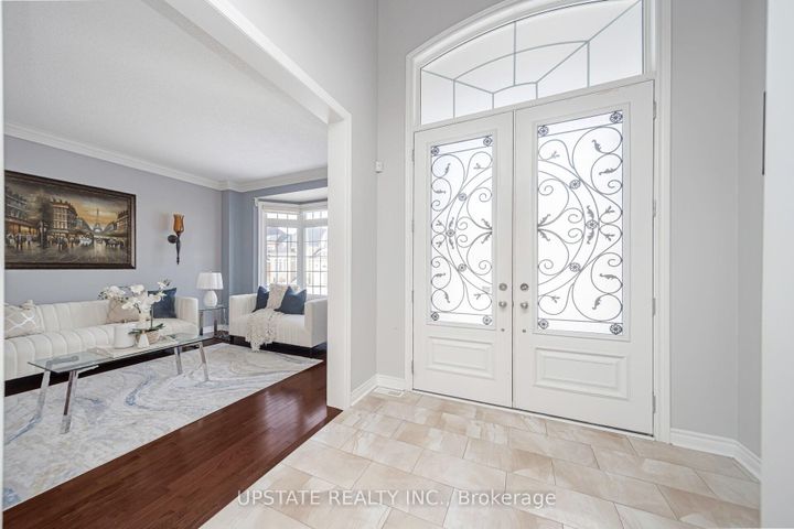 Photo 3 at 10 Agincourt Circle, Credit Valley, Brampton