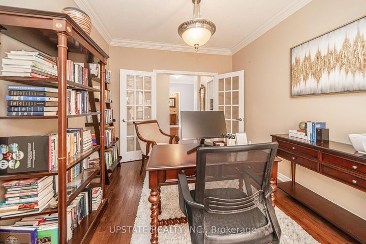 Photo 10 at 10 Agincourt Circle, Credit Valley, Brampton