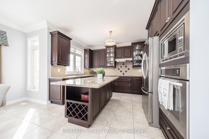 Photo 14 at 10 Agincourt Circle, Credit Valley, Brampton