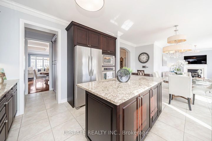 Photo 16 at 10 Agincourt Circle, Credit Valley, Brampton