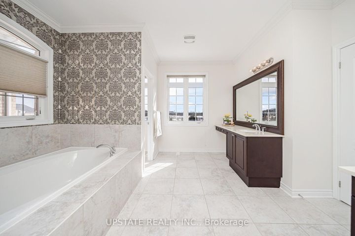 Photo 26 at 10 Agincourt Circle, Credit Valley, Brampton