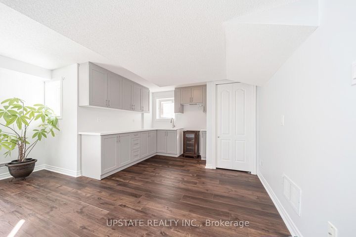 Photo 35 at 10 Agincourt Circle, Credit Valley, Brampton