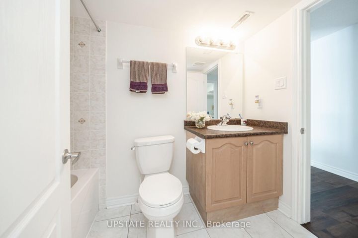Photo 42 at 10 Agincourt Circle, Credit Valley, Brampton