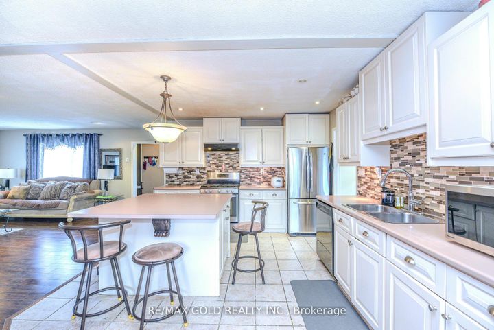 Photo 10 at 14 Burlington Street, Malton, Mississauga
