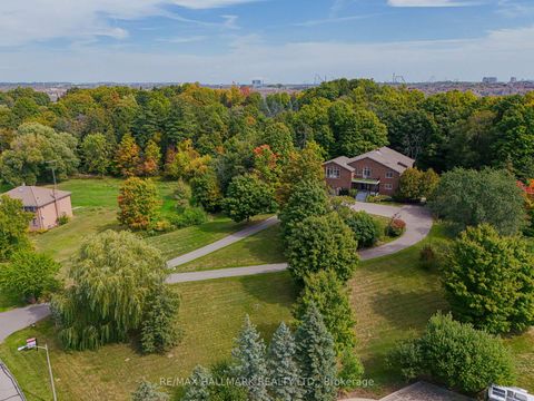Photo 2 at 61 Petermar Drive, Vellore Village, Vaughan