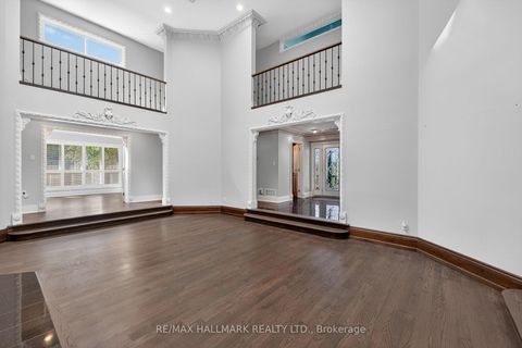 Photo 9 at 61 Petermar Drive, Vellore Village, Vaughan