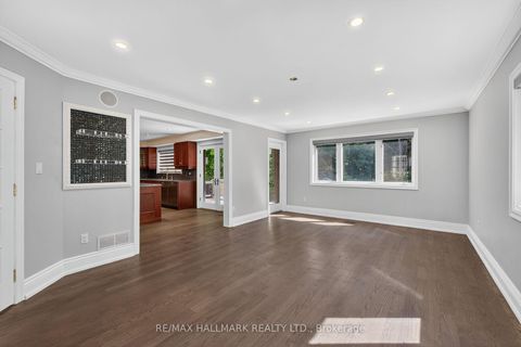 Photo 11 at 61 Petermar Drive, Vellore Village, Vaughan