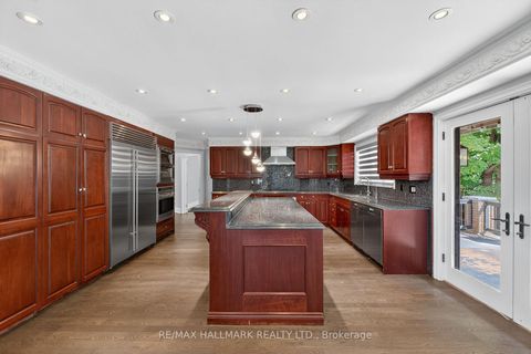 Photo 13 at 61 Petermar Drive, Vellore Village, Vaughan