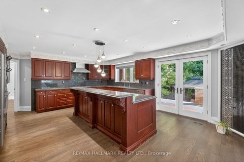 Photo 14 at 61 Petermar Drive, Vellore Village, Vaughan