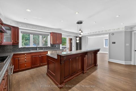 Photo 15 at 61 Petermar Drive, Vellore Village, Vaughan