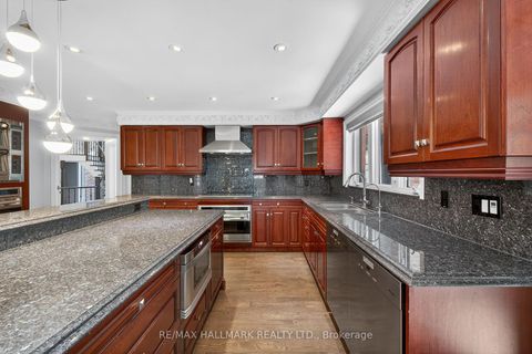 Photo 17 at 61 Petermar Drive, Vellore Village, Vaughan