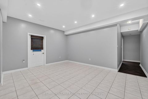 Photo 43 at 61 Petermar Drive, Vellore Village, Vaughan