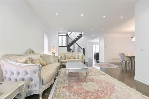 Photo 4 at 18 Kerr Lane, Bayview Northeast, Aurora