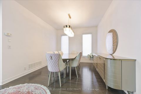 Photo 7 at 18 Kerr Lane, Bayview Northeast, Aurora