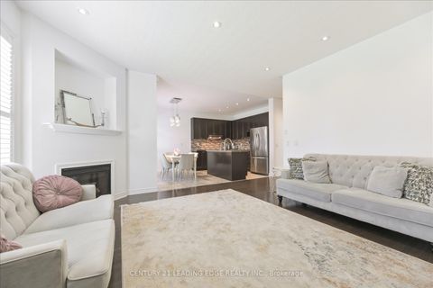 Photo 13 at 18 Kerr Lane, Bayview Northeast, Aurora