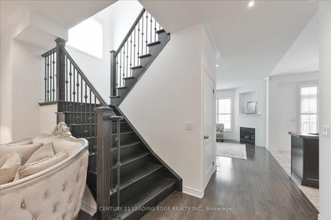 Photo 15 at 18 Kerr Lane, Bayview Northeast, Aurora