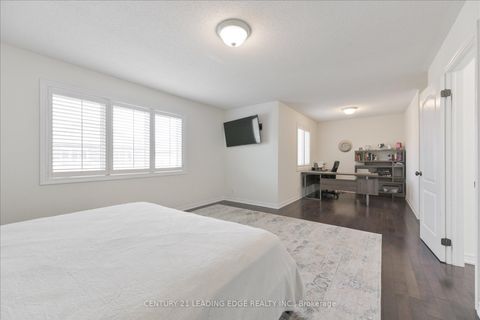 Photo 19 at 18 Kerr Lane, Bayview Northeast, Aurora